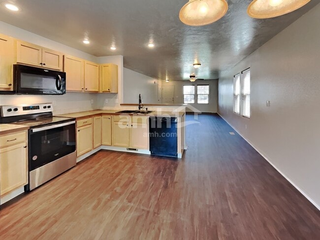 Photo - 3075 E Shaver Ct