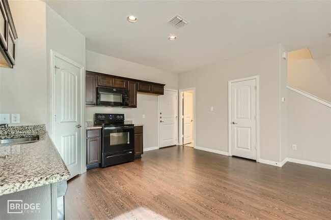 Photo - 1308 Lakecrest Ln