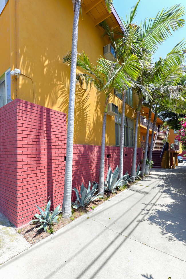 Photo - 4052 Chevy Chase Dr Unidad 7