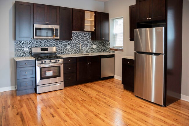 Building Photo - 1929 W Montrose Ave Unit 1S