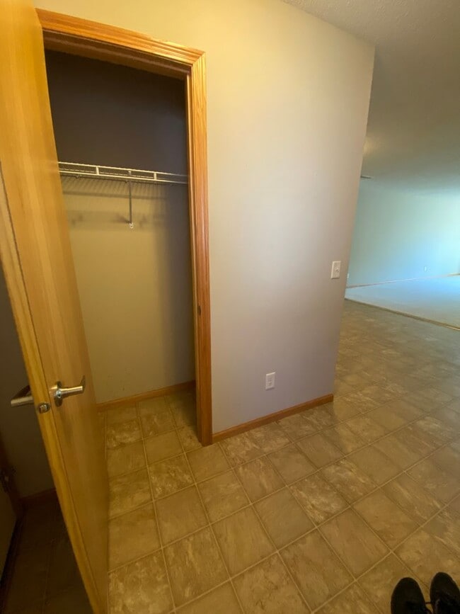 Building Photo - 2 Bedroom Townhome