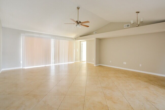 Photo - 1018 Hornbeam St