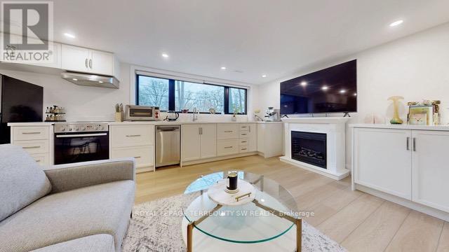 Photo - 3170 The Credit Woodlands