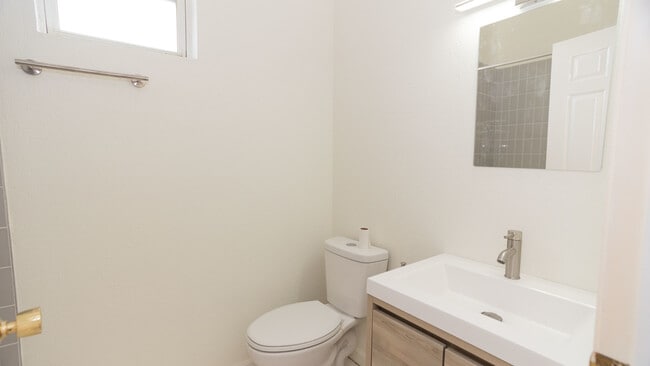 Photo - 1440 N Washtenaw Ave Unit 2