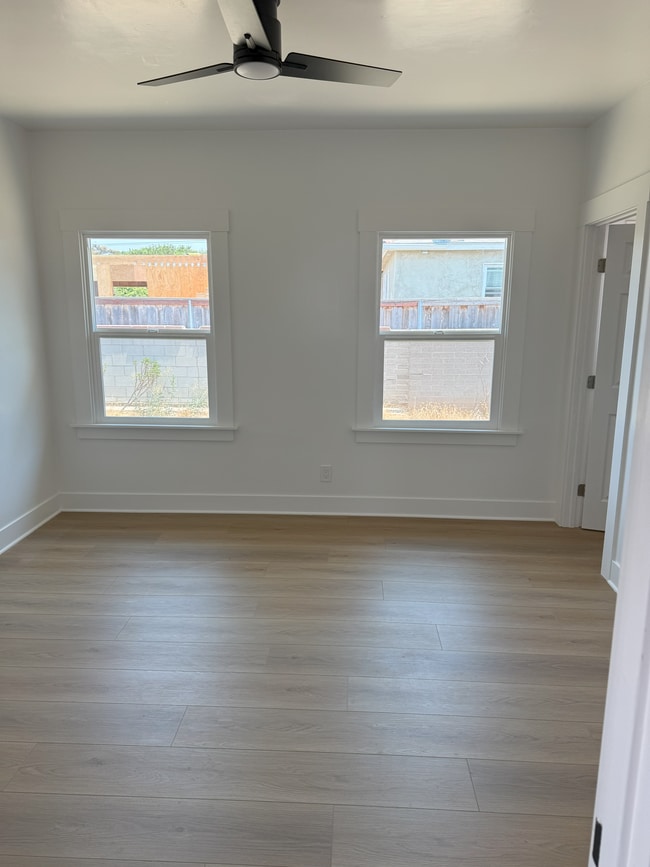 Photo - 1033 E 16th St