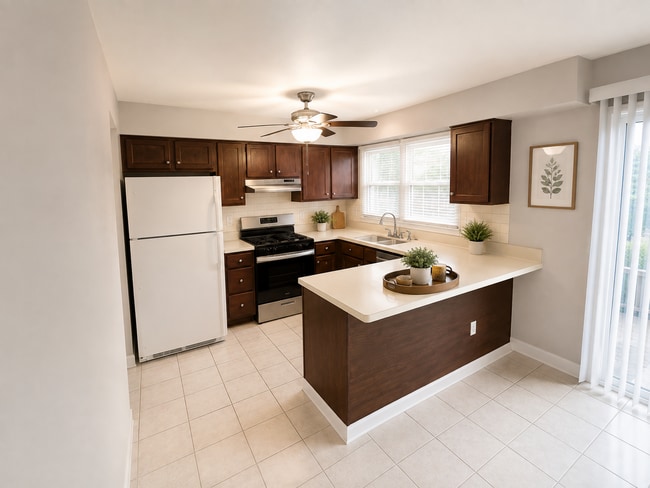 Building Photo - 164 Woodlake Manor Dr Unit 164 WLM