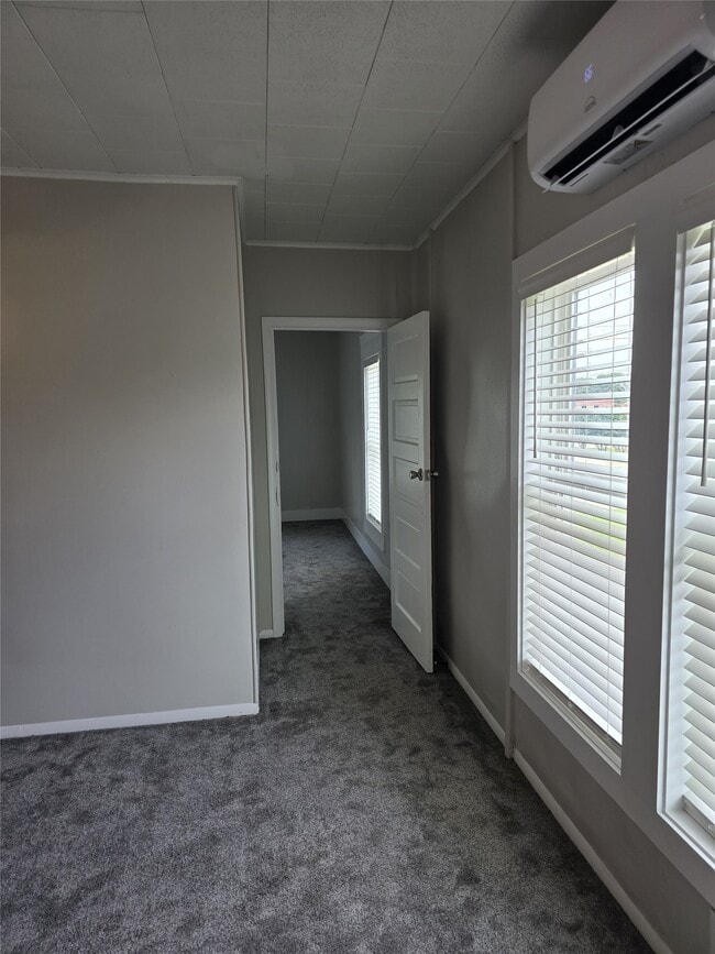 Photo - 615 Kernohan St Unit 4