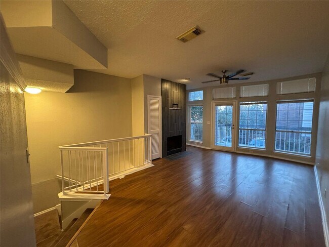 Photo - Charming Split Level Unit with Balcony P...