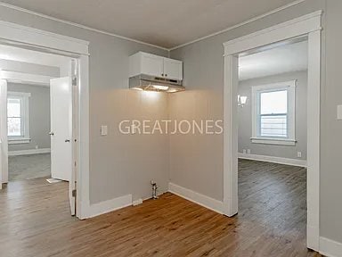 Photo - 1557 Lawton Ave