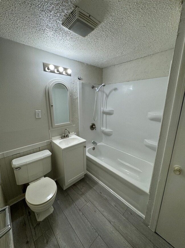 Photo - 2 bed, 1 bath Home in Elkhart IN   ACCEPTING SECTION 8