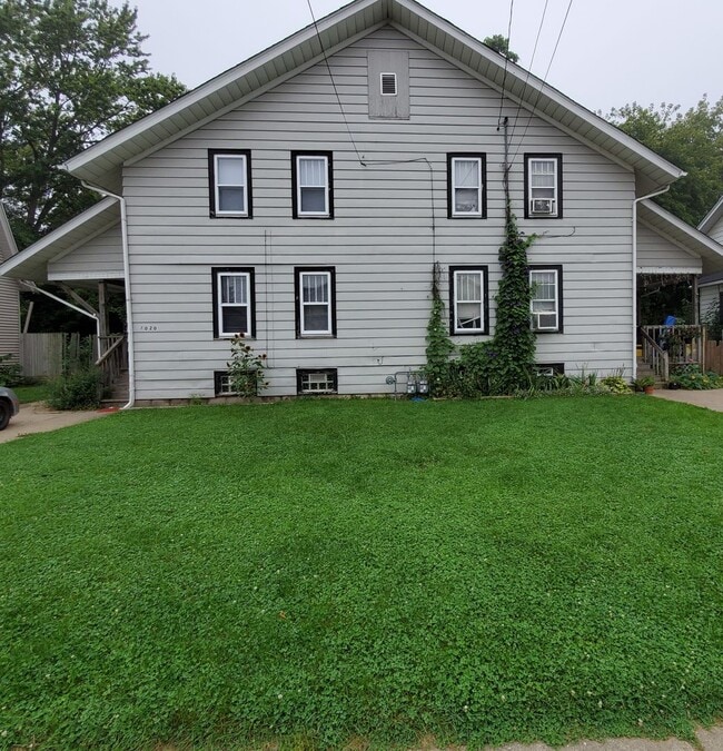 Building Photo - 3 Bedroom Spacious Kenosha Townhouse