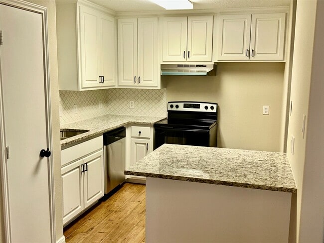 Building Photo - 16306 Many Trees Ln