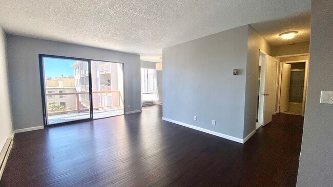 Photo - Breathtaking Views of SF & Bay Bridge from this Top Floor unit Unidad D447