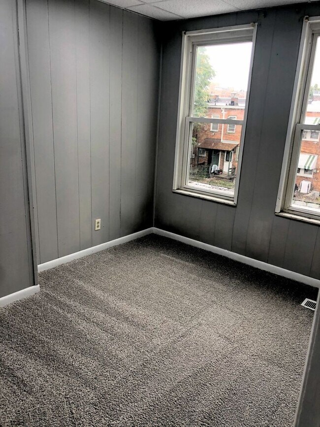 Photo - 3 bed 1 bath in South Oakland - Central air, washer/dryer, updated, dishwasher