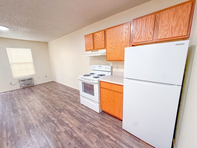Building Photo - Cozy 1 Bedroom Apartment in Lubbock! Unit D9