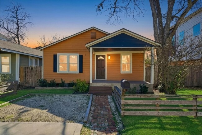 Photo - 1110 E 27th St