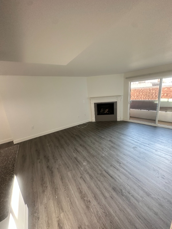Building Photo - 15009 Moorpark St Rental
