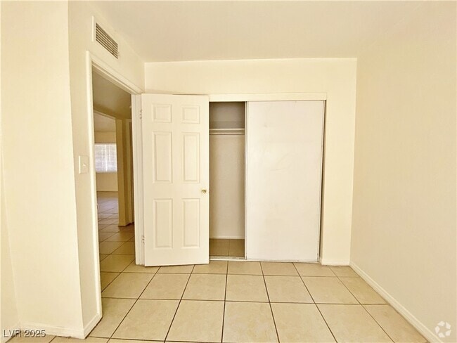 Building Photo - 1908 Rexford Dr Unit 2 Rental