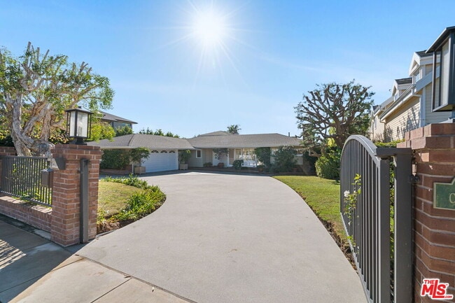 Building Photo - 14972 Camarosa Dr Rental