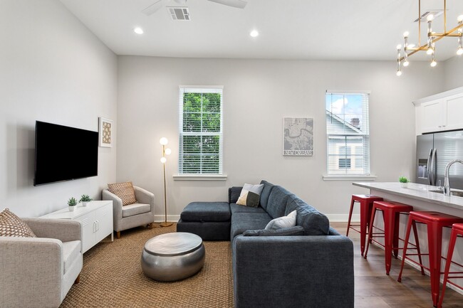 Building Photo - 3 Bed, 2 Bath Apartment for rent Unit 2A