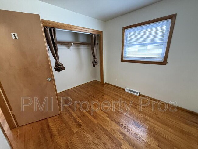 Photo - 5836 N 75th St