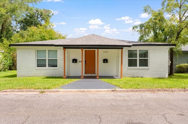 Building Photo - Newly Renovated 2BR/1BA Home | Bright & Sp...