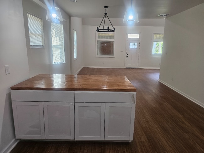 Building Photo - 998 S Willett St Rental