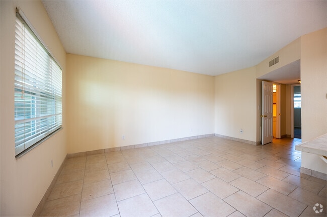 2BR, 2BA - 950SF - Living Room