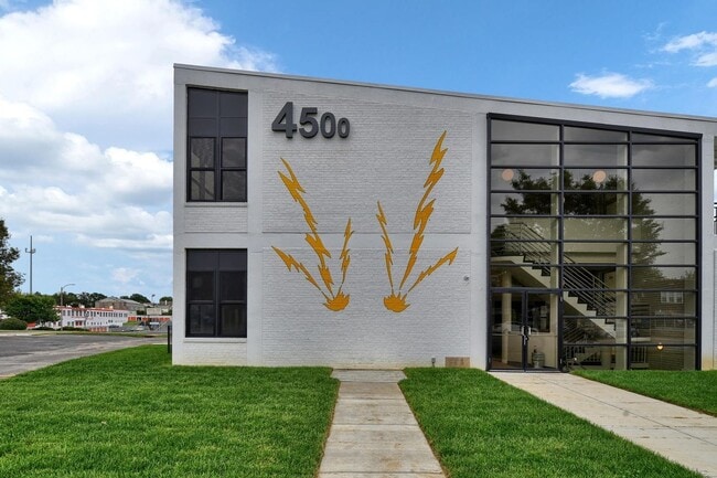 Photo - Make a Splash in the ol YWCA Unit 4500  11 - 1011