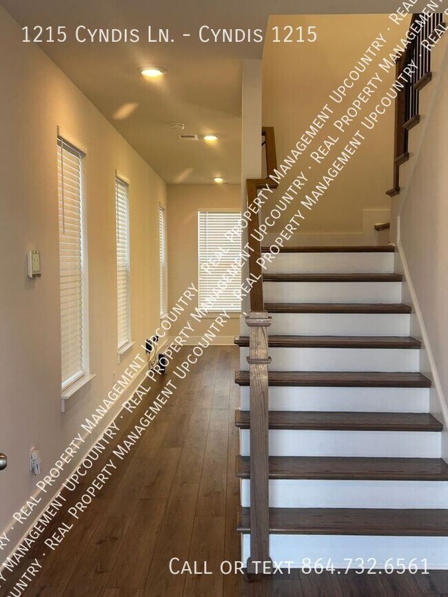 Photo - 1215 Cyndis Ln