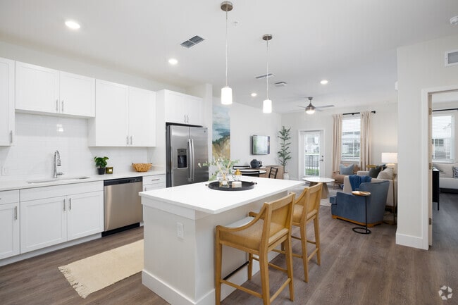 1BR, 1BA - 783SF - Kitchen, Entrance