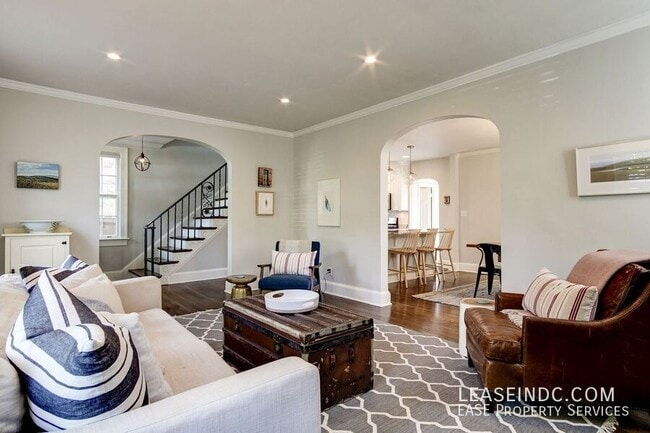 Photo - 5433 31st St NW