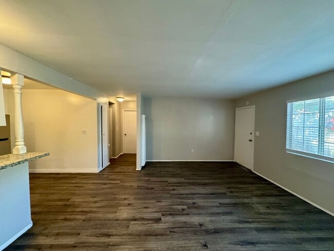 Photo - 17392 Queens Ln Unidad 3