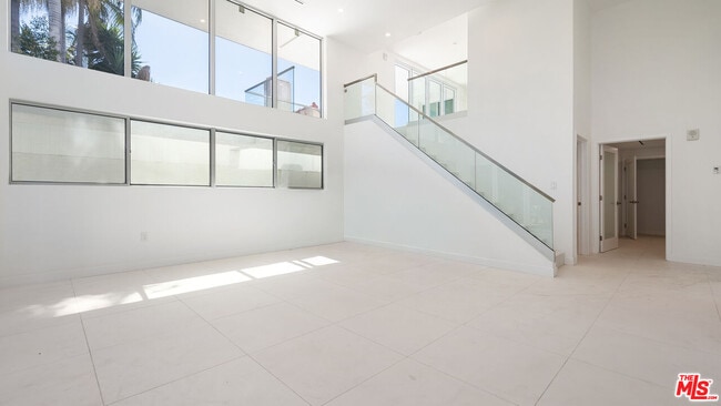 Photo - 621 Kings Rd Unit 1