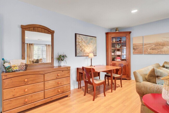 Photo - 1428 Bloomingdale Ln