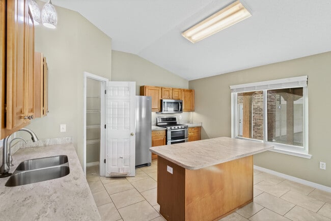 Photo - 8778 Faye Ct