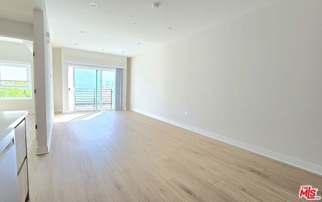 Photo - 1530 S Hayworth Ave Unidad 203