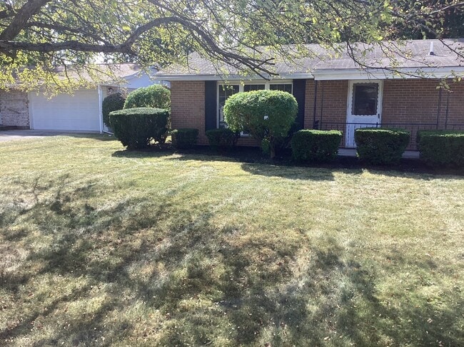 Building Photo - 495 Meadow Ln