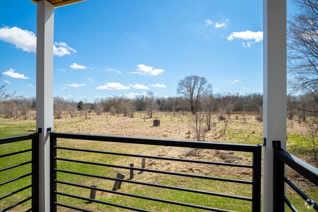 2BR, 1BA - 825 SF - The LUX of Saginaw Apartments