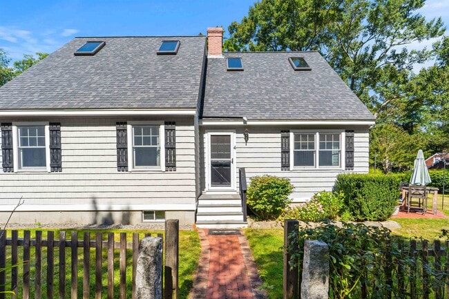 4 Moccasin Ln