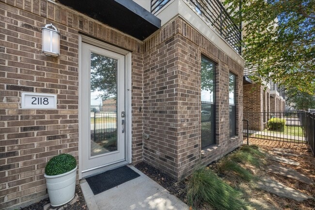 Photo - 2118 Sabine St