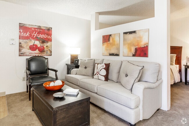 Studio, 1BA - 420 SF