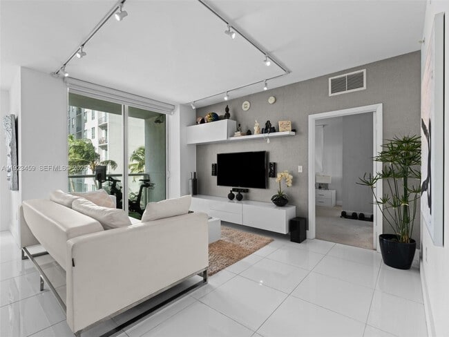 Building Photo - 253 NE 2nd St Unit 1002