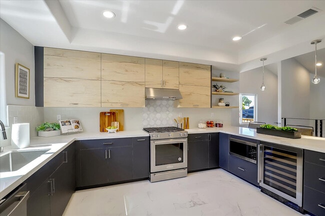 Photo - 914 Everett Ave