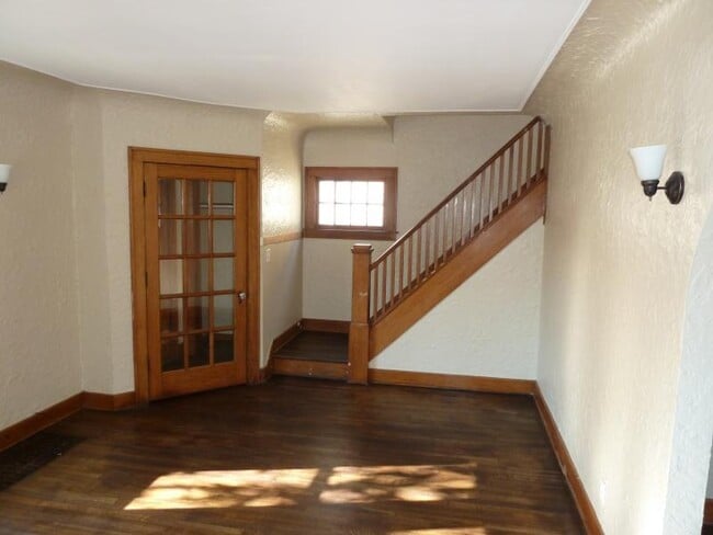 Photo - 719 11th St NW