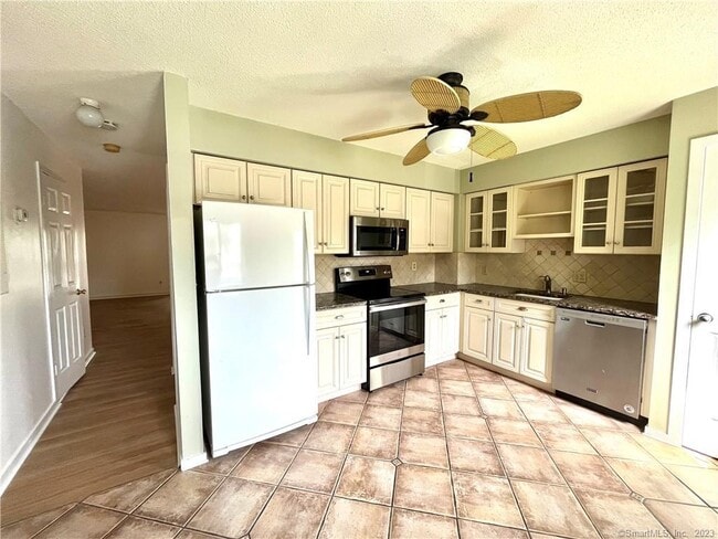 Photo - 1410 Whitney Ave Unit B2