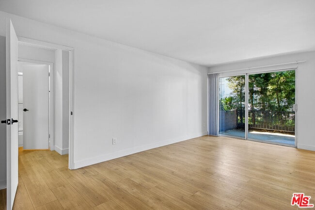 Photo - 1352 S Carmelina Ave Unidad 101