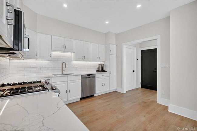 Photo - 44 Madeleine Ave Unidad 1