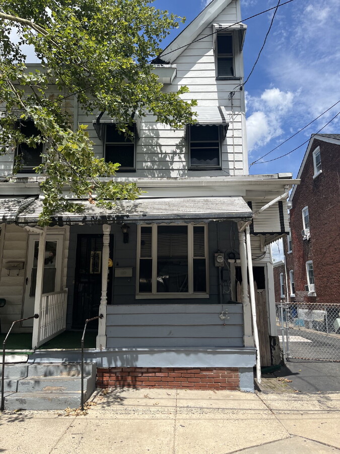 "Charming 3-Bedroom Townhouse with 2 Full Baths in Trenton's Heart!" - "Charming 3-Bedroom Townhouse with 2 Full Baths in Trenton's Heart!"