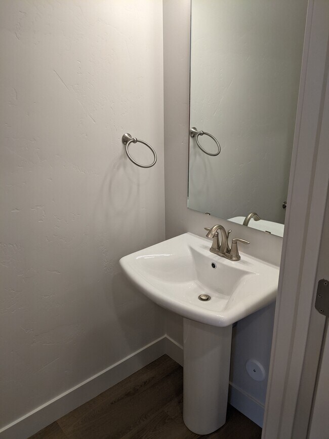 Photo - 448 S 1580 E